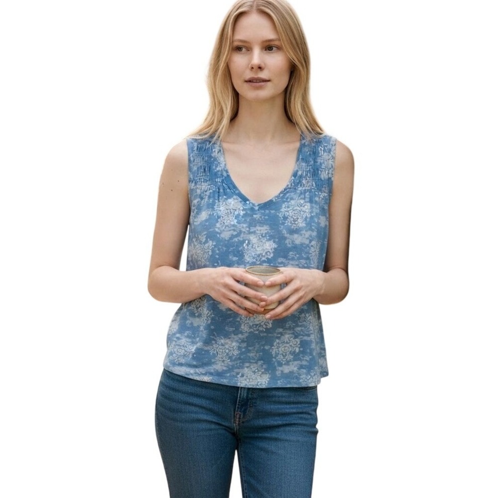 Lucky Brand Women Tank Top XL Blue Floral Smocked Shoulder V-Neck Slub Knit